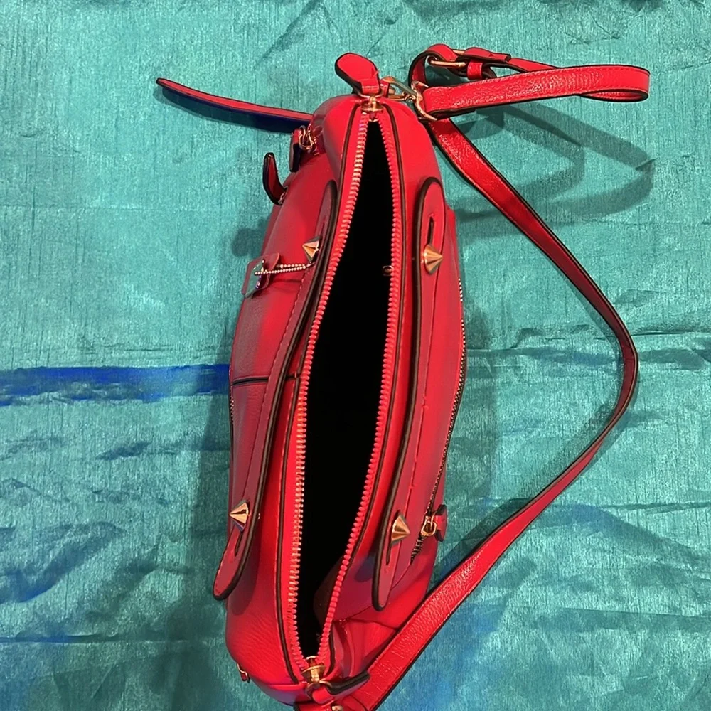 Red Purse - Picture 2 of 7